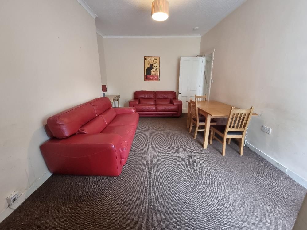 Property photo 2 of 16 Lounge