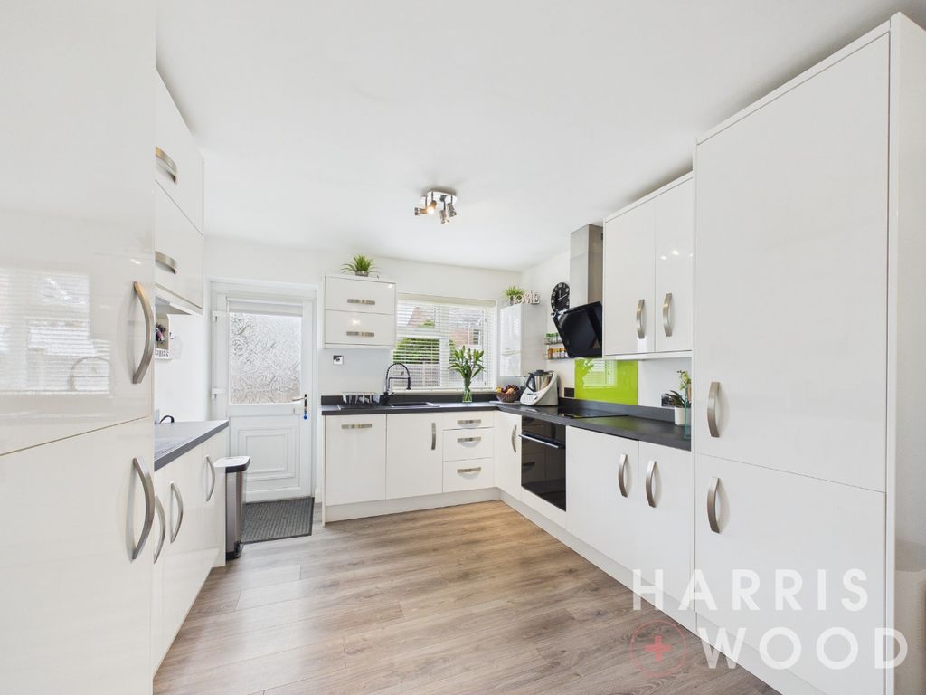 Property photo 2 of 16 5102832