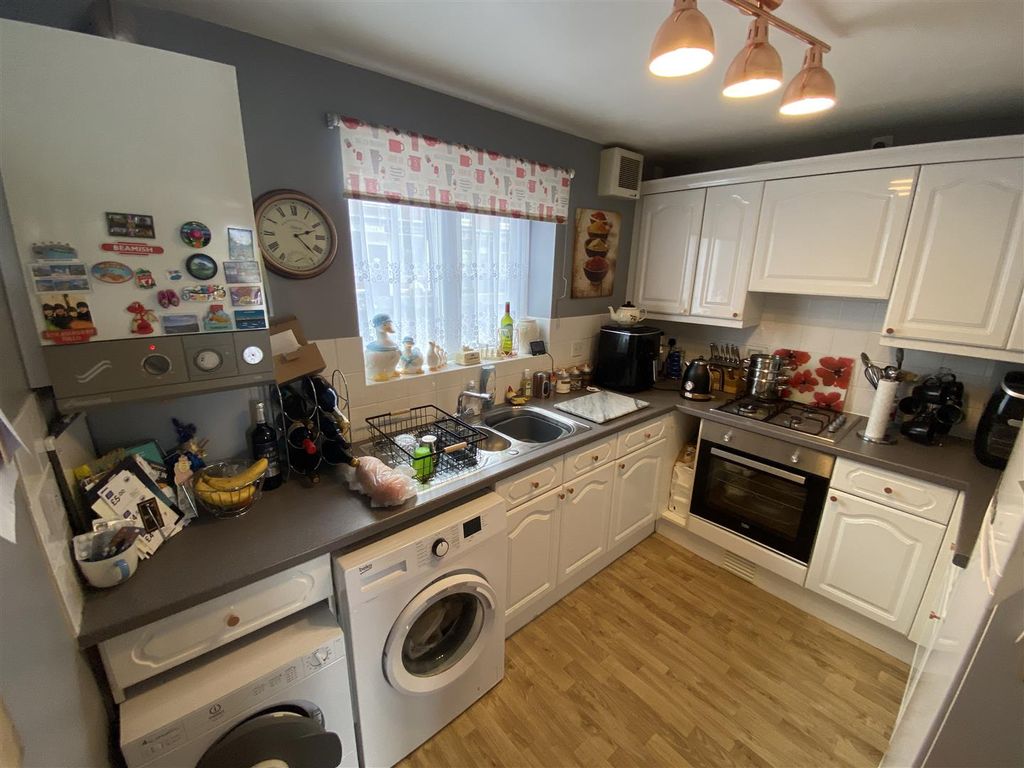 Property photo 3 of 7 Kitchen