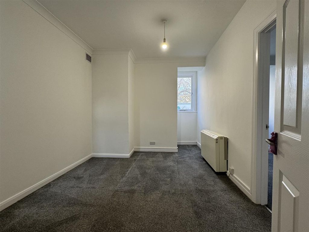 Property photo 2 of 8 To Let By Aspire Residential, Rowlands Road