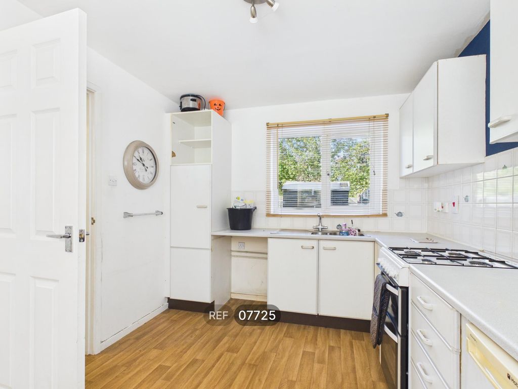 Property photo 3 of 23 Kitchen