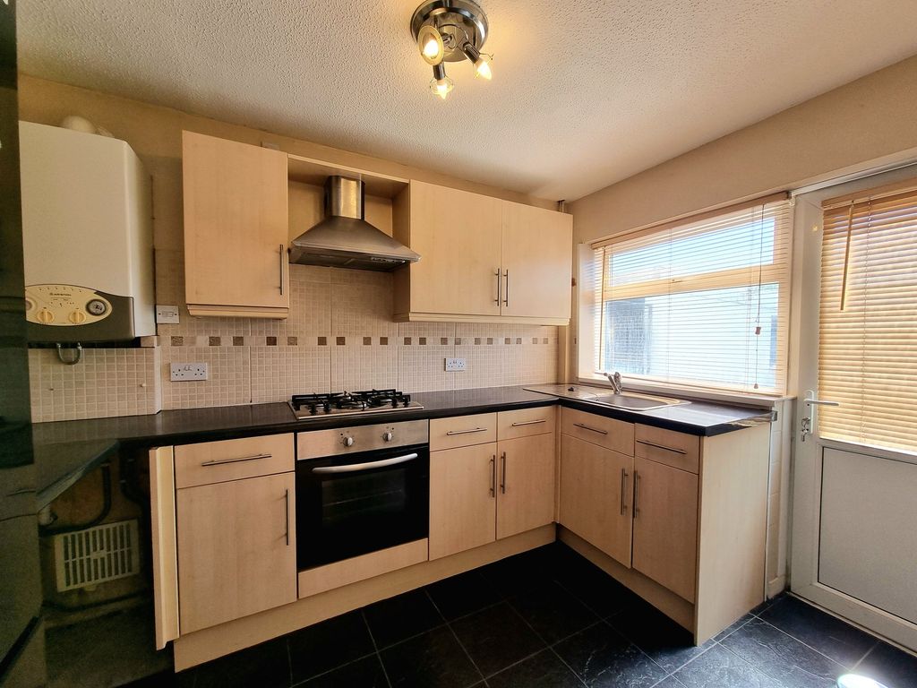 Property photo 3 of 21 Kitchen