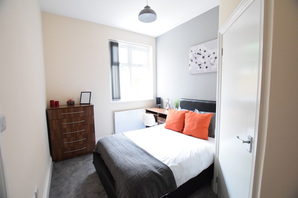 Property photo 1 of 8 Room 2