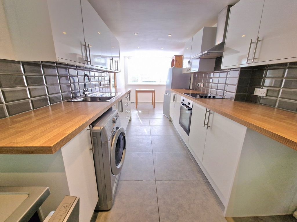 Property photo 2 of 15 Kitchen
