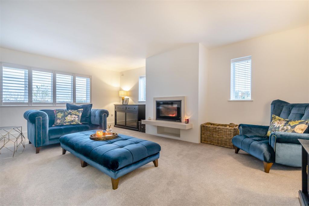 Property photo 2 of 23 8578201-Interior11.Jpg