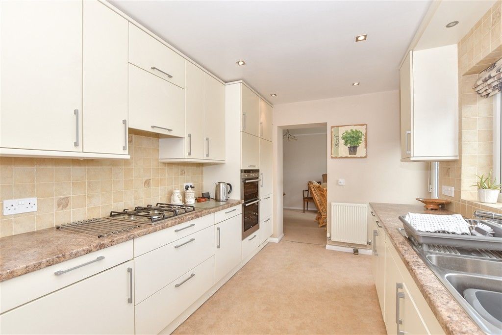 Property photo 3 of 9 Kitchen