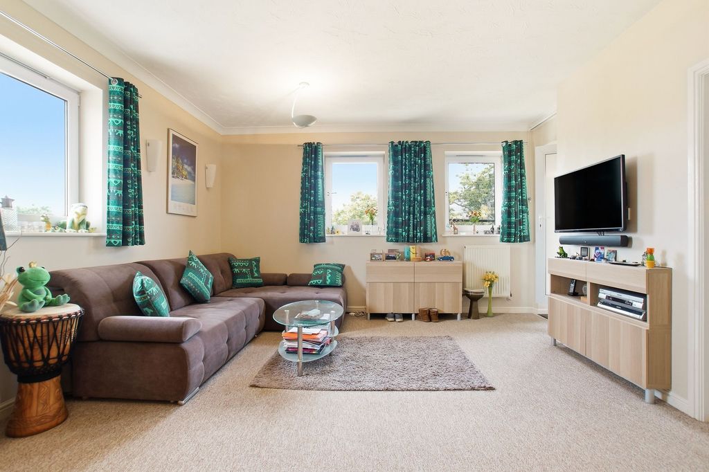 Property photo 2 of 18
