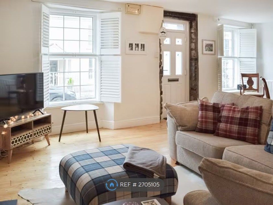 Property photo 2 of 17 Lounge 2