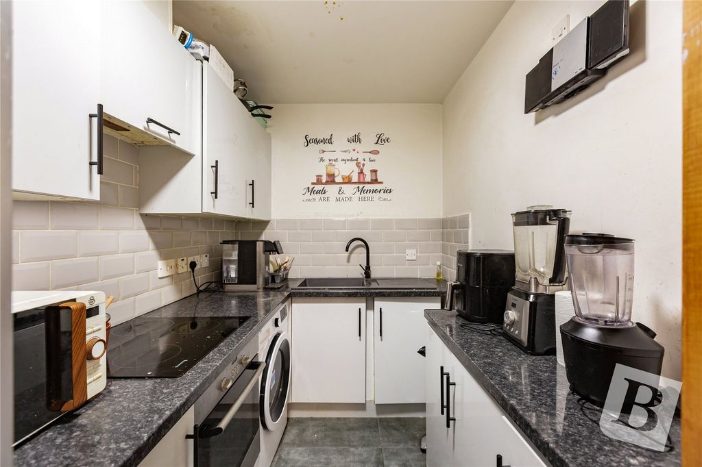 Property photo 2 of 17 Kitchen