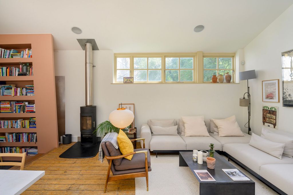 Property photo 3 of 19