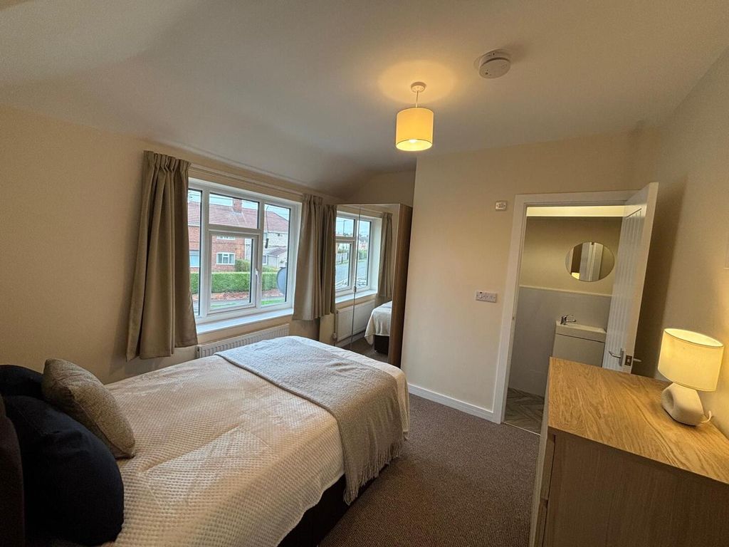 Property photo 1 of 5 Bedroom