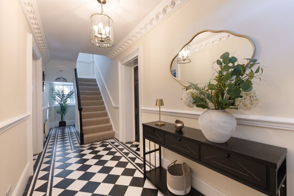 Property photo 2 of 50 5209851