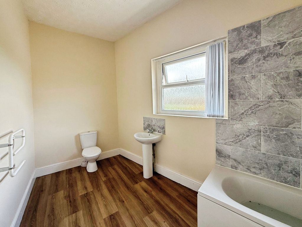 Property photo 3 of 8 Picture No. 05