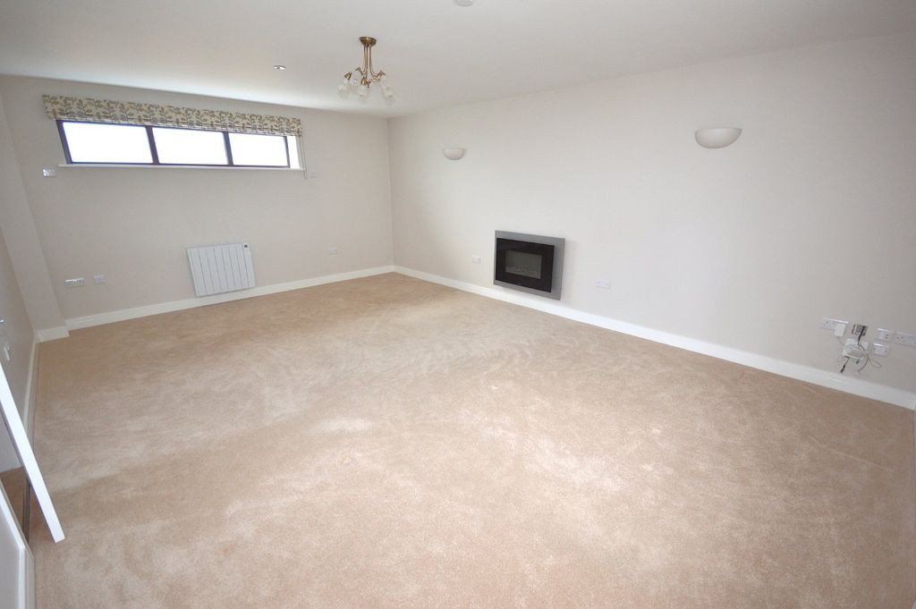 Property photo 3 of 24 Picture No. 06