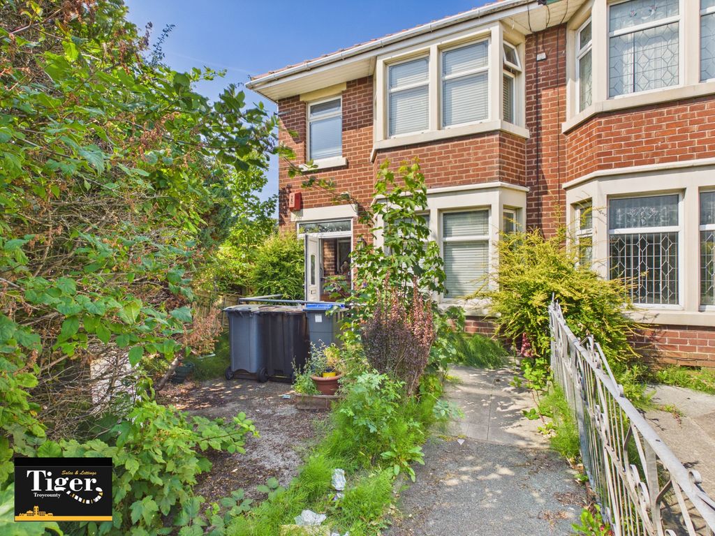 Property photo 1 of 17 Cam03440G0-Pr0642-Still003