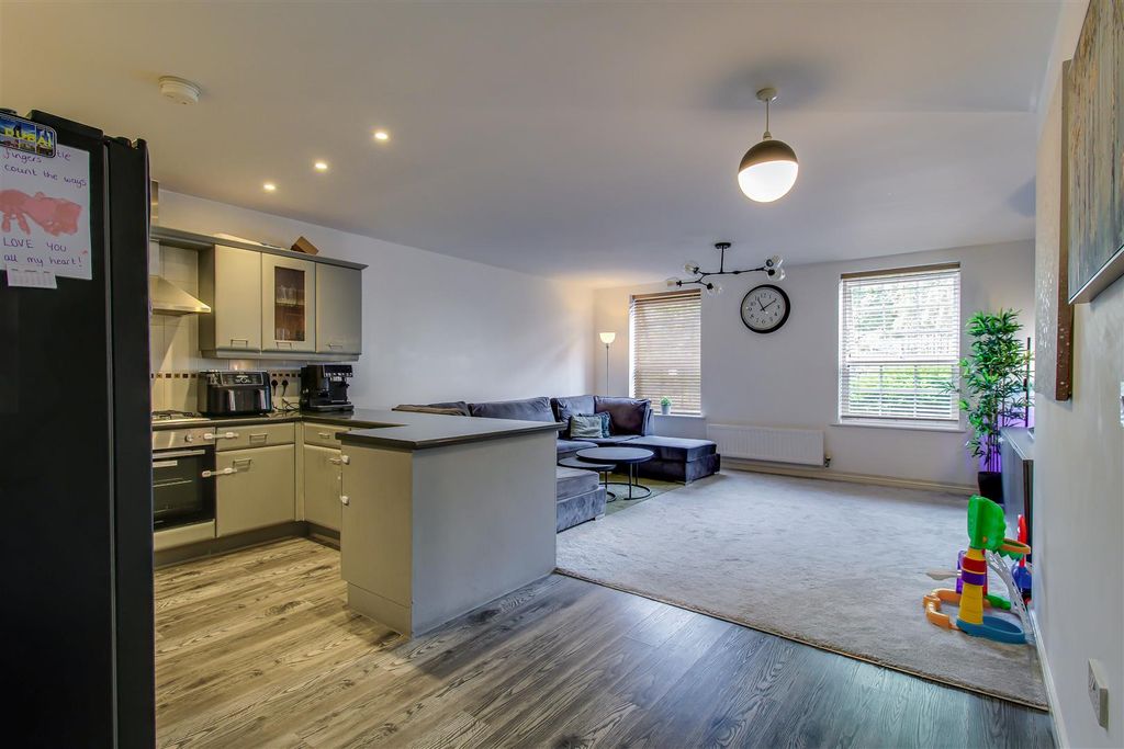 Property photo 2 of 10