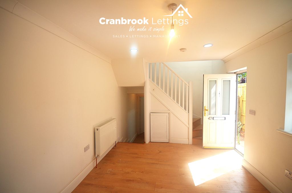 Property photo 1 of 6 2 Bed End Of Terrace To Rent Exeter Gardens, Cranbrook Ig1
