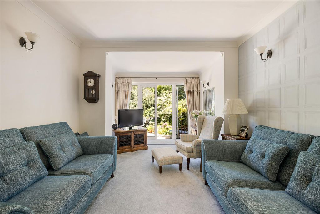 Property photo 3 of 31 Waterhall Avenue, E4