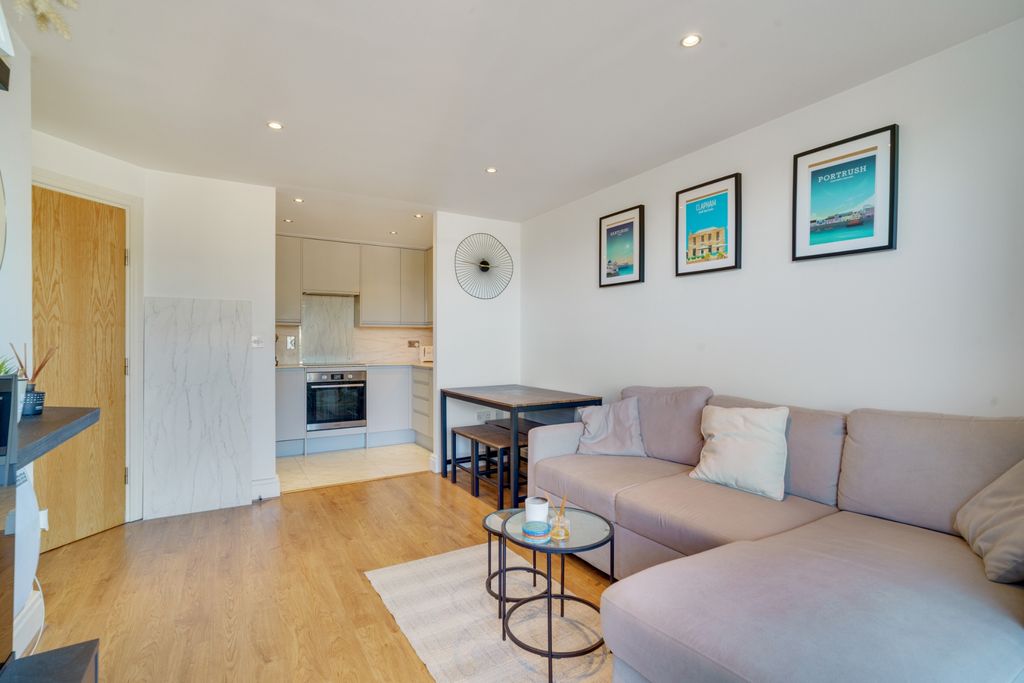 Property photo 3 of 14 Photo 5