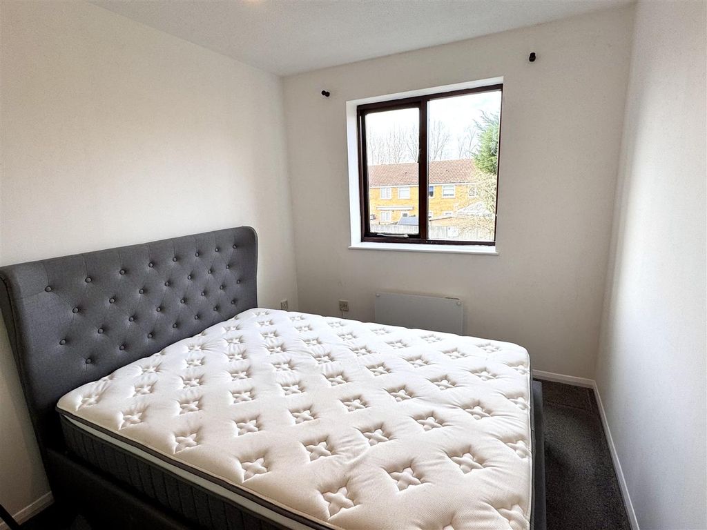 Property photo 3 of 9 Bedroom