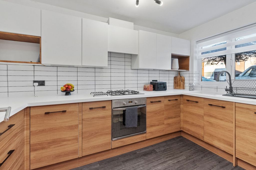 Property photo 3 of 33