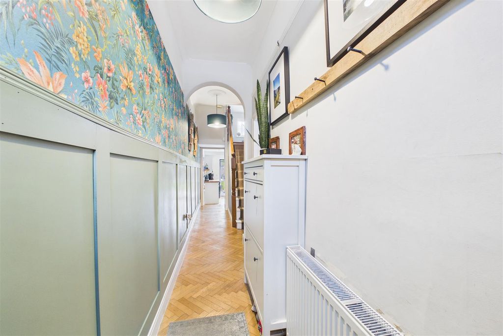Property photo 2 of 26 Entrance Hall