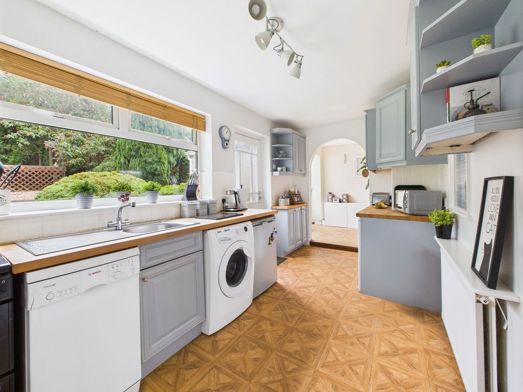 Property photo 3 of 18 Kitchen