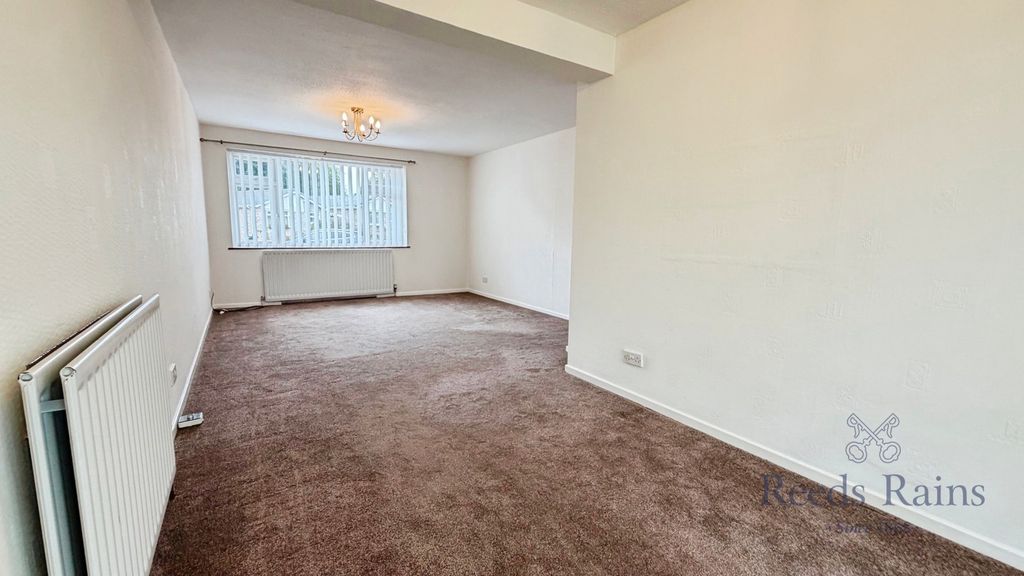 Property photo 3 of 14 Dining Room