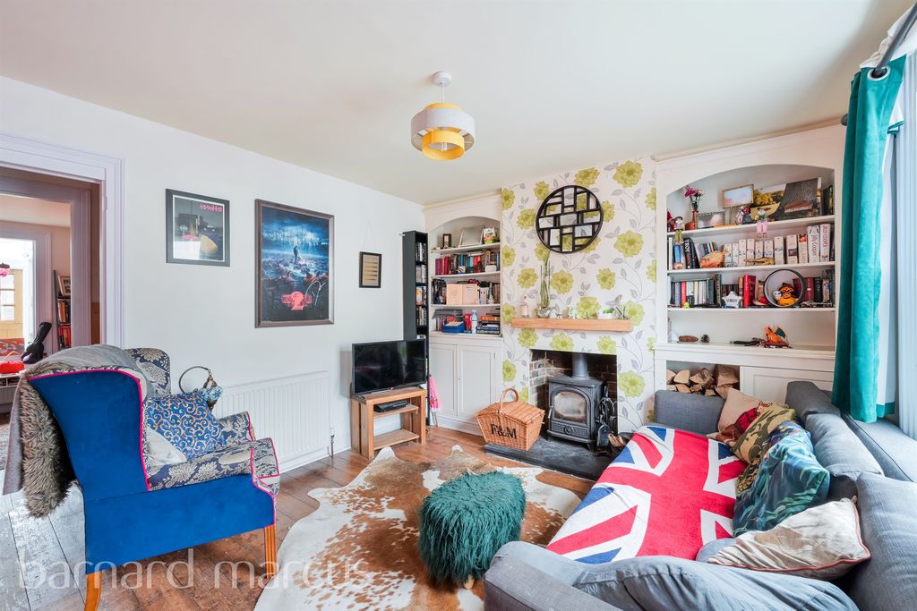 Property photo 2 of 8