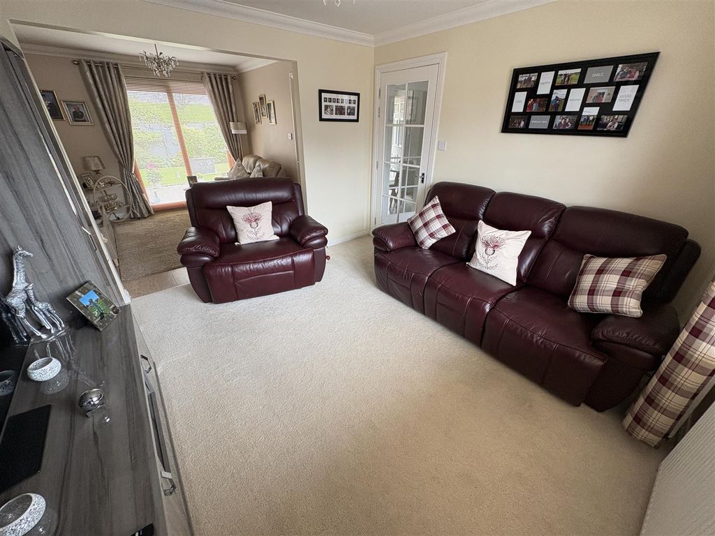 Property photo 3 of 30 Lounge