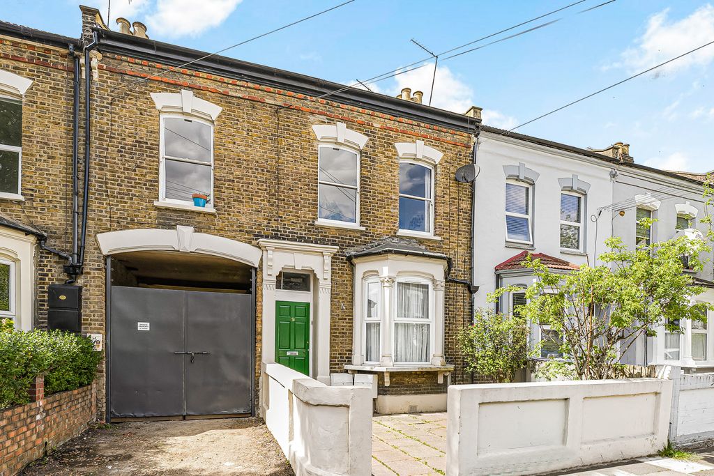 Property photo 2 of 21