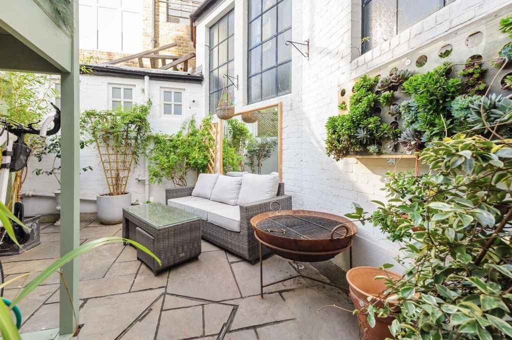 Property photo 3 of 8