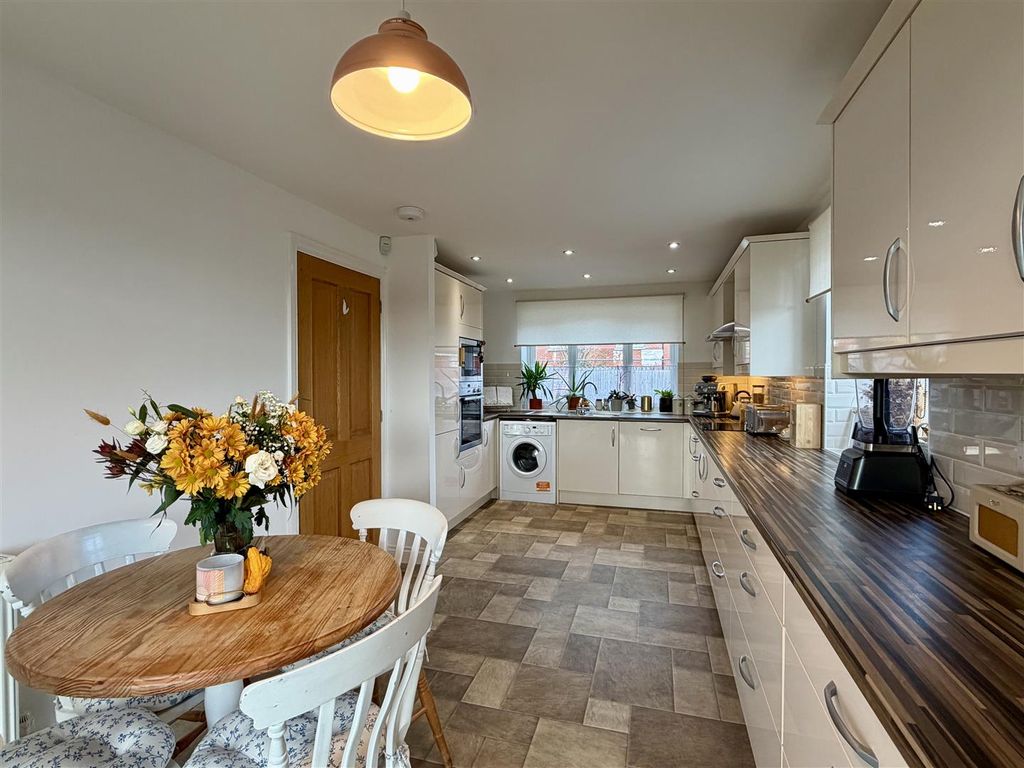Property photo 2 of 26 Kitchen/Breakfast Room