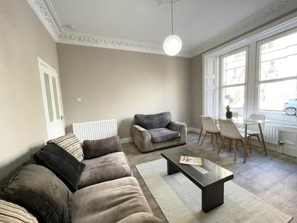 Property photo 2 of 11 8A Lounge