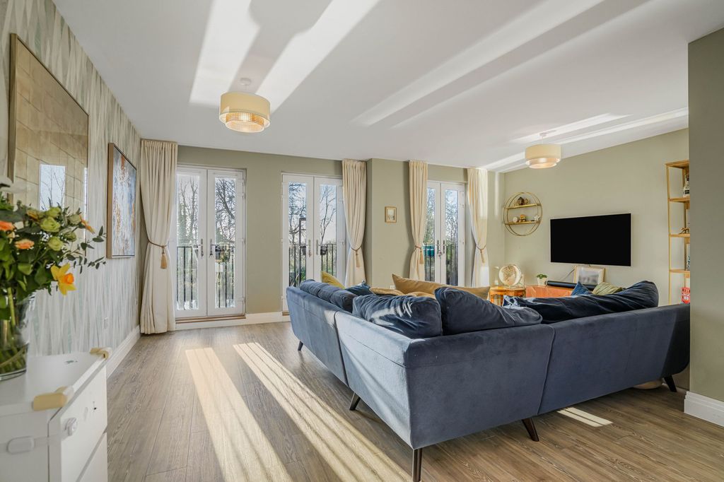 Property photo 2 of 20 Reception