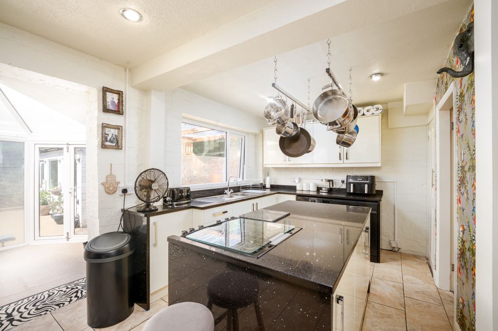 Property photo 1 of 21 09