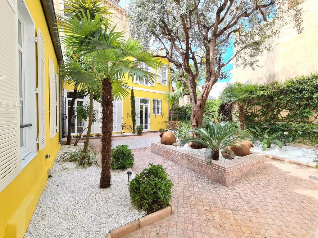 Property photo 1 of 10 Duplex Apartment With Garden For Sale In The Heart Of Cannes, Close To The Croisette