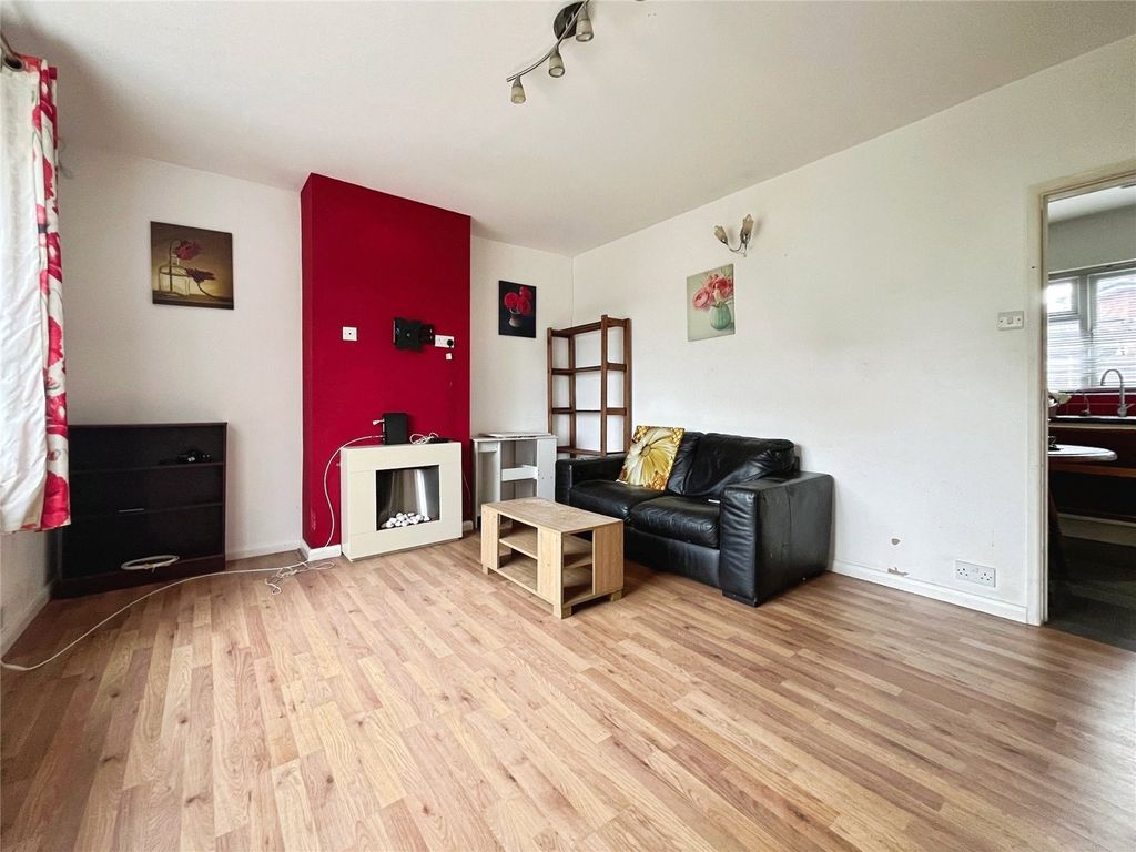 Property photo 3 of 6 Living Room