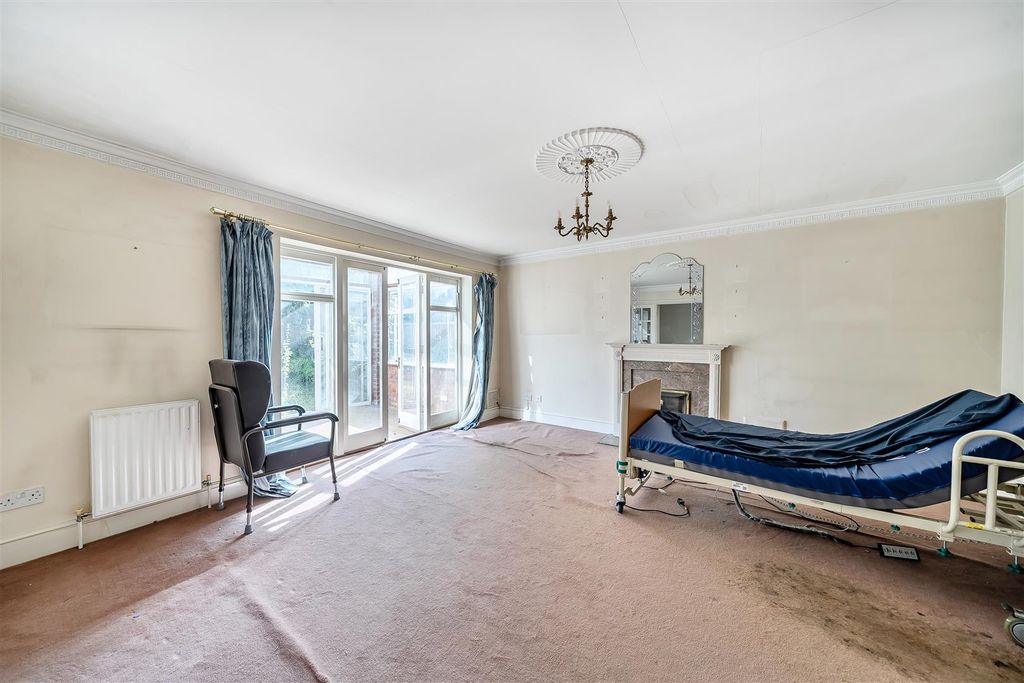 Property photo 2 of 17 1358675-9-68d3Fc19B06Eb.Jpg