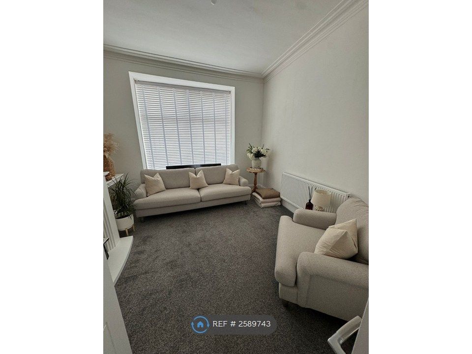 Property photo 1 of 12 Living Room