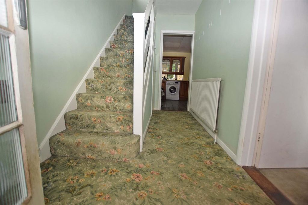 Property photo 3 of 16 Entrance Hall