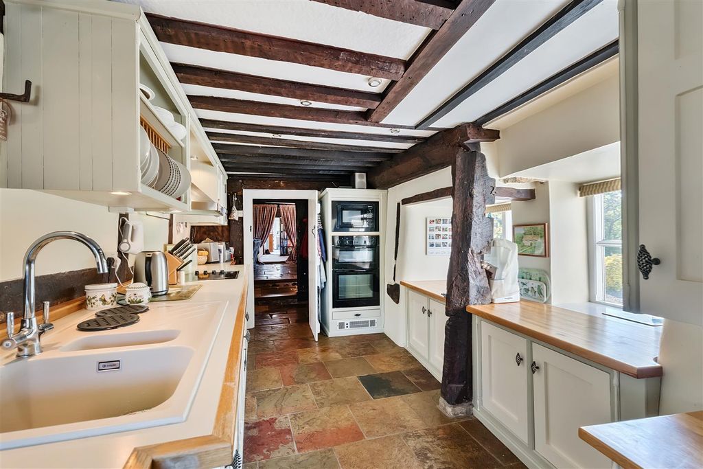 Property photo 3 of 22 Kitchen