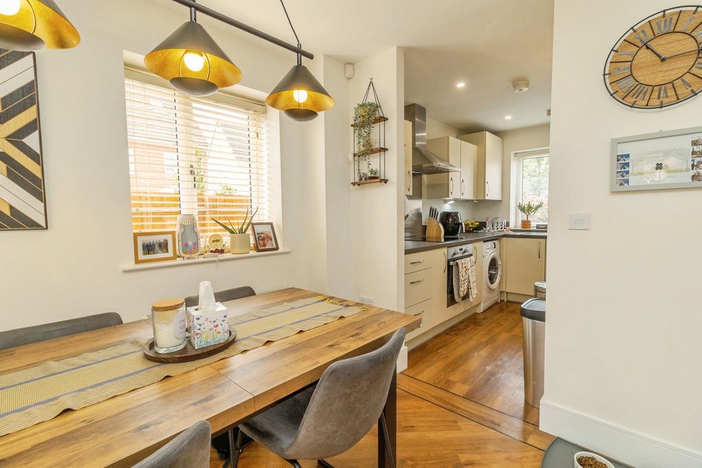 Property photo 3 of 19 Pbox-Img.Jpg