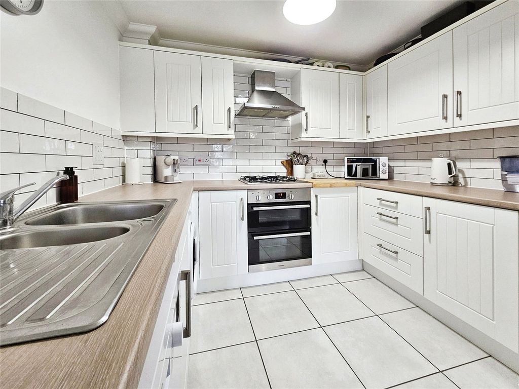 Property photo 2 of 18 Picture No. 29