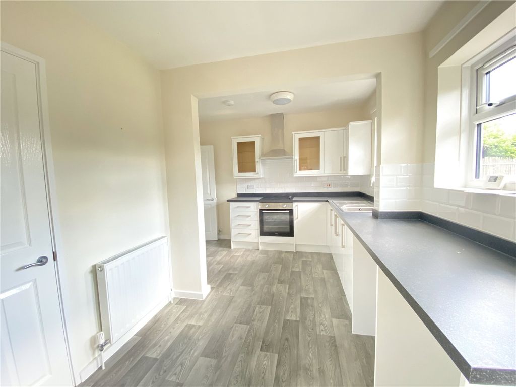 Property photo 3 of 8 Kitchen