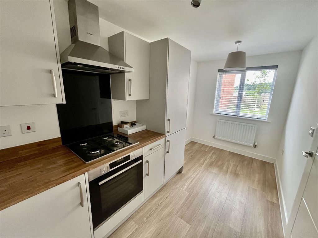 Property photo 3 of 8 Kitchen