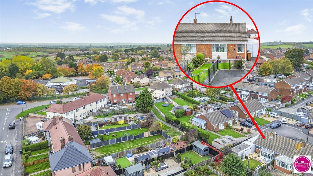 Property photo 3 of 28 Briar Close, Newhall (8).Jpg