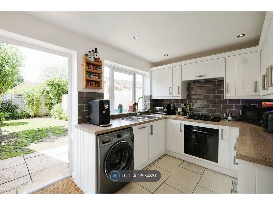 Property photo 1 of 17 Kitchen