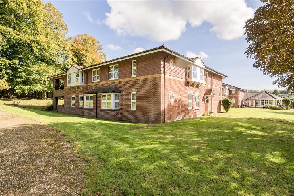 Property photo 1 of 16 1359115-15-68d517ee5Bbf8.Jpg