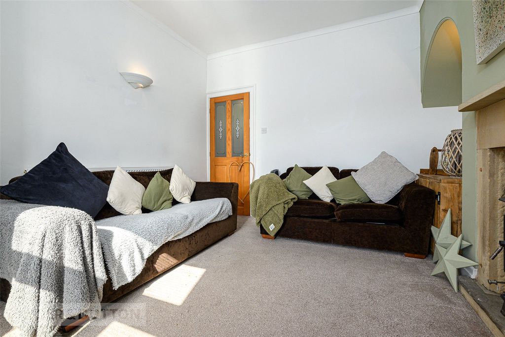 Property photo 2 of 22 Lounge